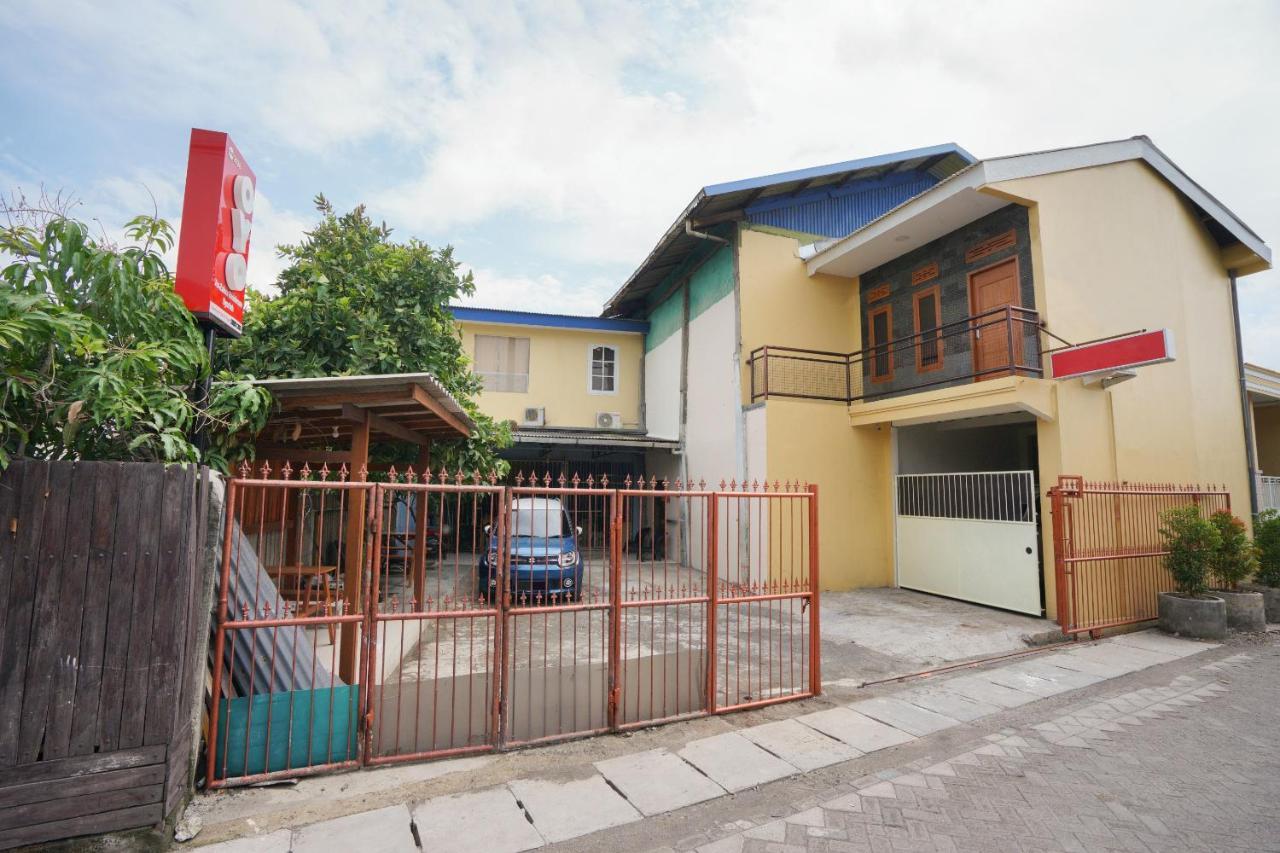 Oyo 2656 Az Zahra Residence Syariah Surabaya Exterior foto