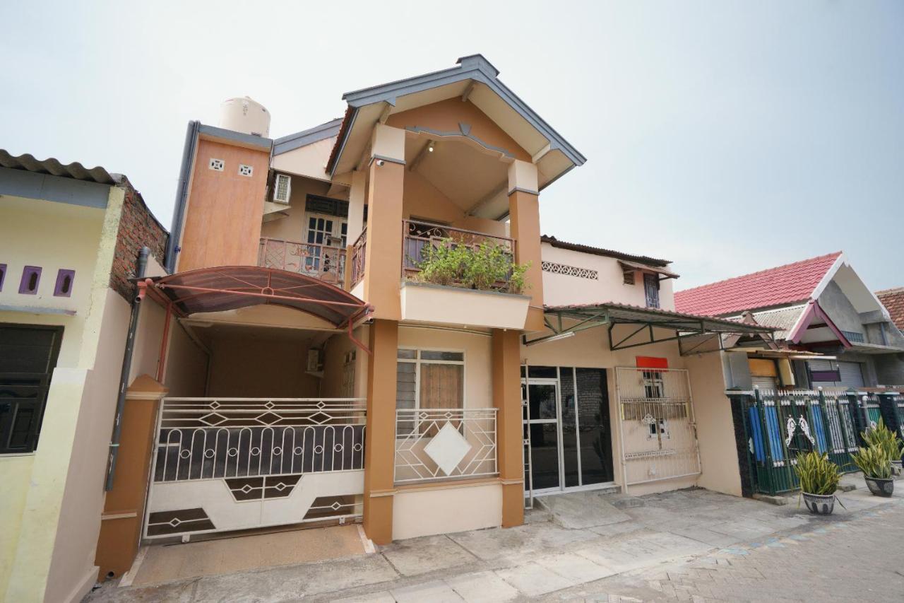 Oyo 2656 Az Zahra Residence Syariah Surabaya Exterior foto